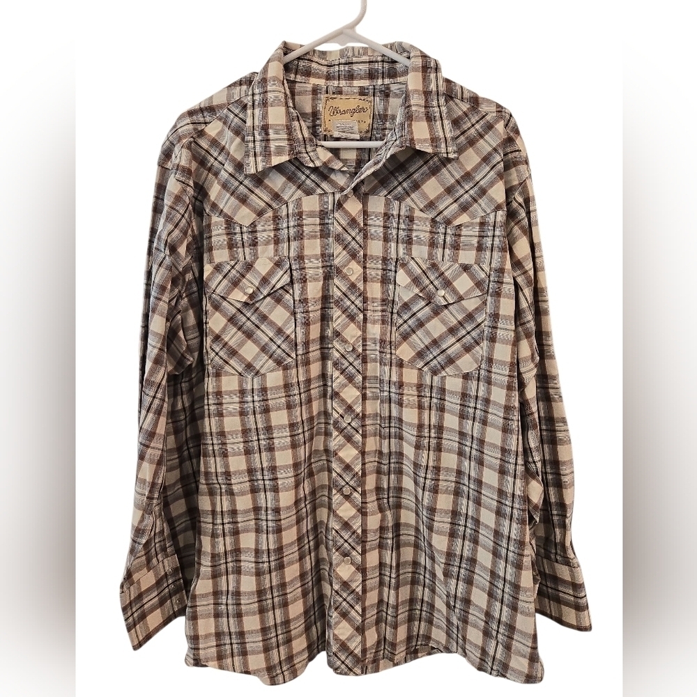 VTG WRANGLER PLAID PEARL SNAP BUTTON UP LONG SLEEVE WESTERN  SHIRT. SIZE 2XL.
